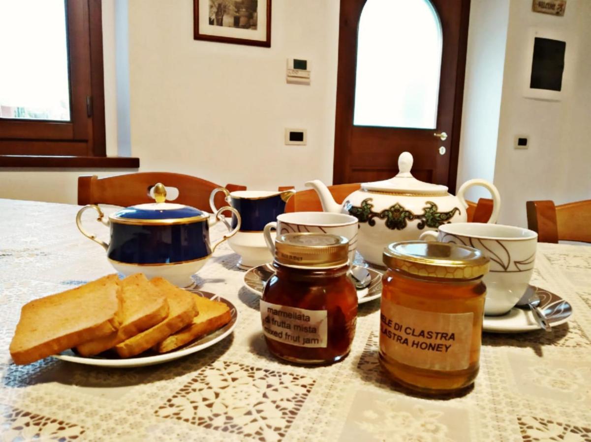 La Dolce Vita Clastra Bagian luar foto