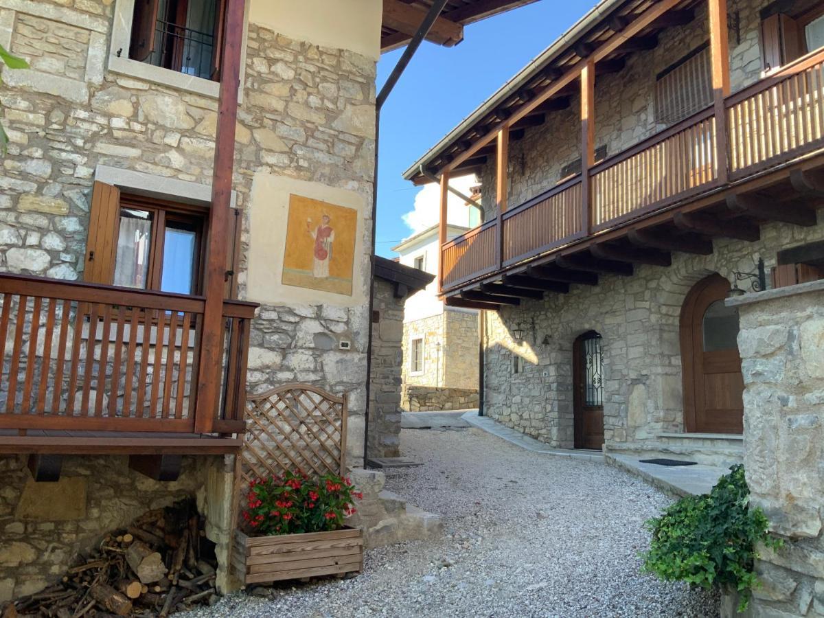 La Dolce Vita Clastra Bagian luar foto